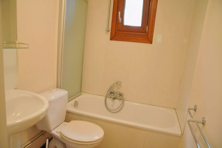 Bathroom 3, Cozy, Wooden Chalet With a Microwave, Located in a Forest, Namur