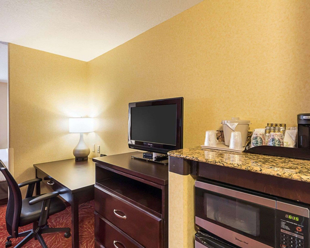 Others 3, Comfort Suites Airport, Sedgwick