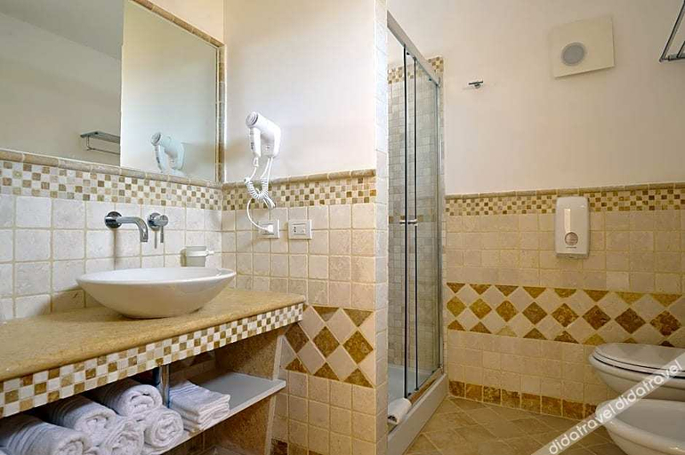 Bathroom 4, Janna e Sole, Nuoro