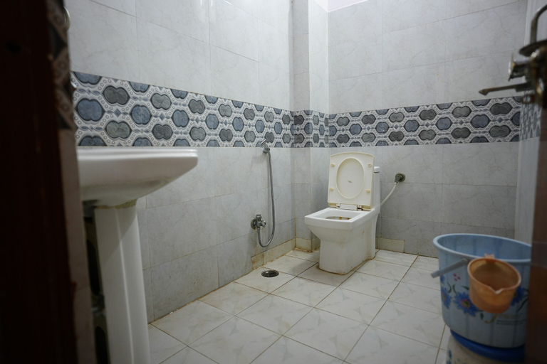 Bathroom 3, Hotel T-24, Sawai Madhopur