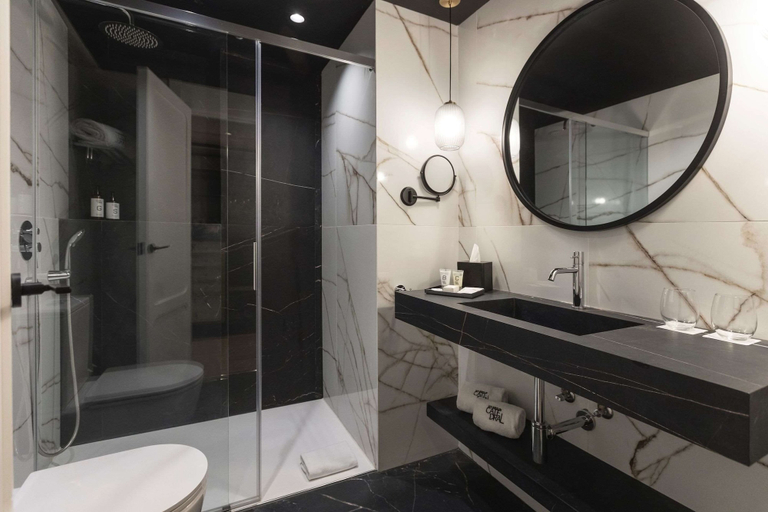 Bathroom 5, Hotel Barcelona Catedral, Barcelona
