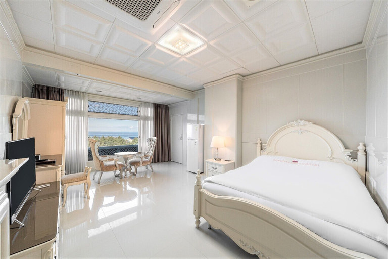 Bedroom 2, Donghae Boyang Hot Spring Convention Hotel, Donghae