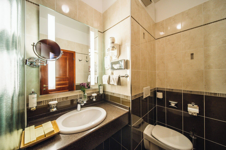Bathroom 5, Hotel Kazbek, Dubrovnik