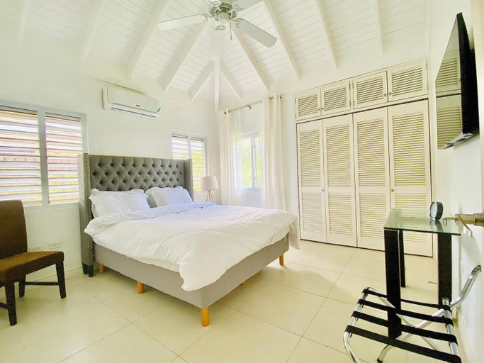 Bedroom 2, Cloud 899