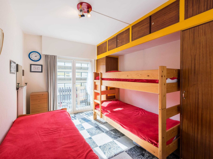 Room 3, Santiago 2-3 Close to the sea and Center, West-Vlaanderen