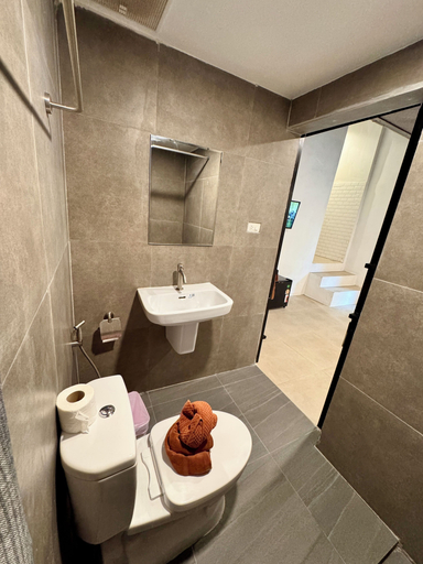 Bathroom 14