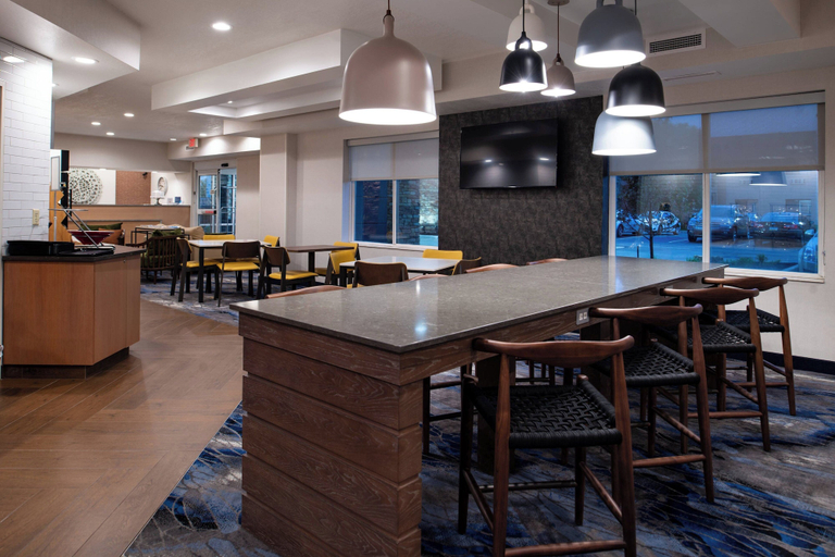 Food & Drinks 4, Fairfield Inn & Suites by Marriott Beloit, Rock