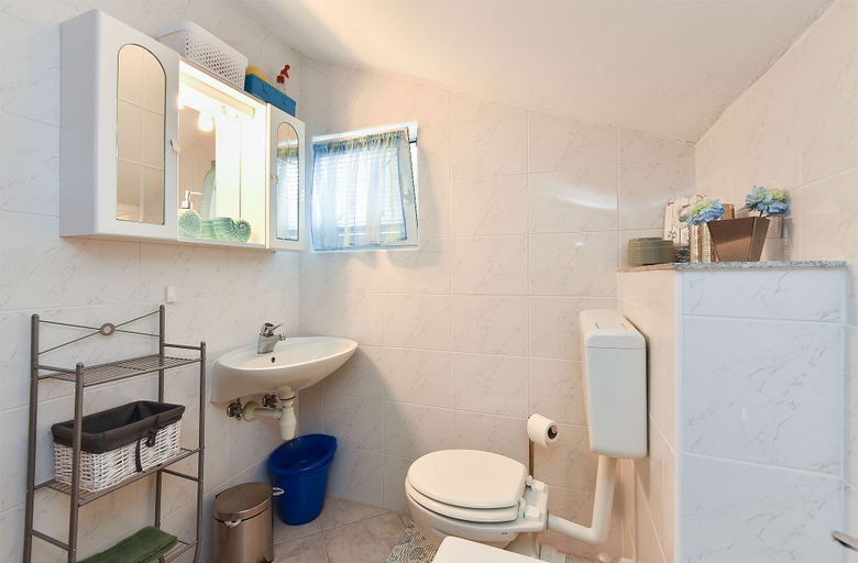 Bathroom 3, Apartment 1860, Medulin