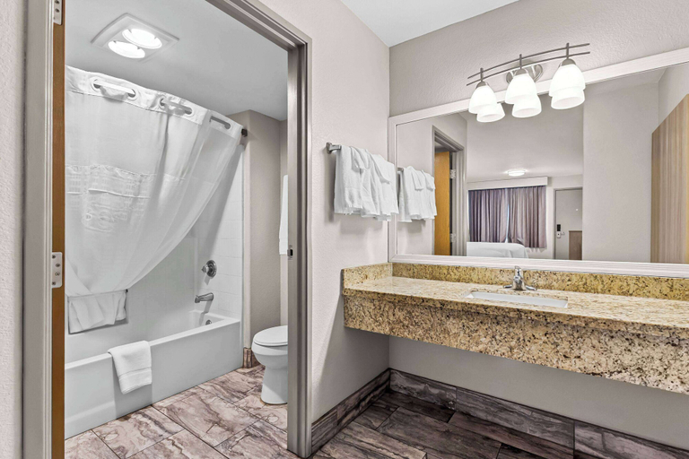 Bathroom 5, Days Inn by Wyndham Buckeye, Maricopa