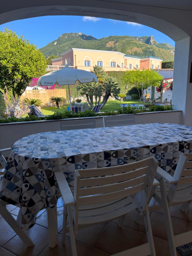 Others 5, Villa con giardino e terrazza, Napoli