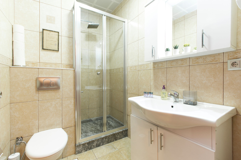 Bathroom 5, Istanbul Apartments, Beyoğlu