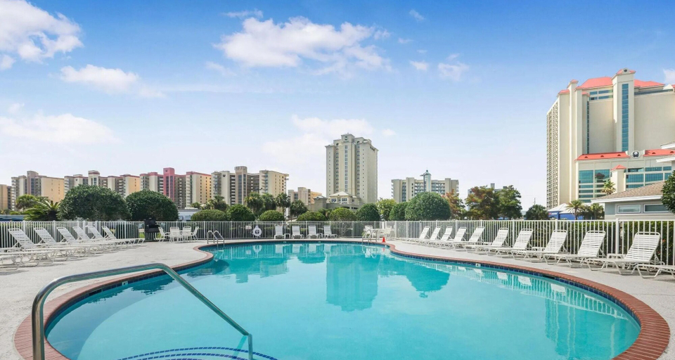 Sport & Beauty 5, Romar Lakes 104B, Baldwin