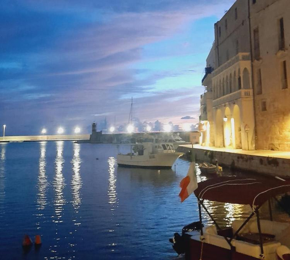 Others 3, Chiave di violino, Bari