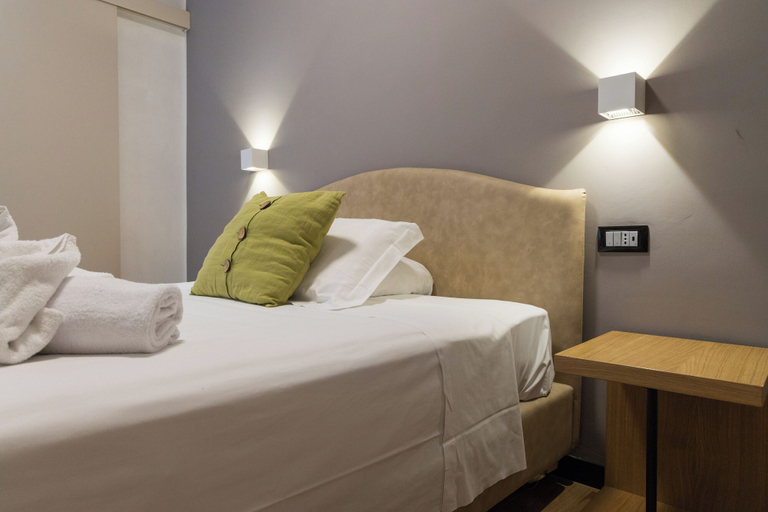 Bedroom 2, Hotel Doria, Genova