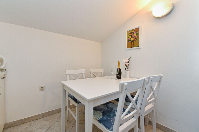 Others 5, Apartment 1860, Medulin