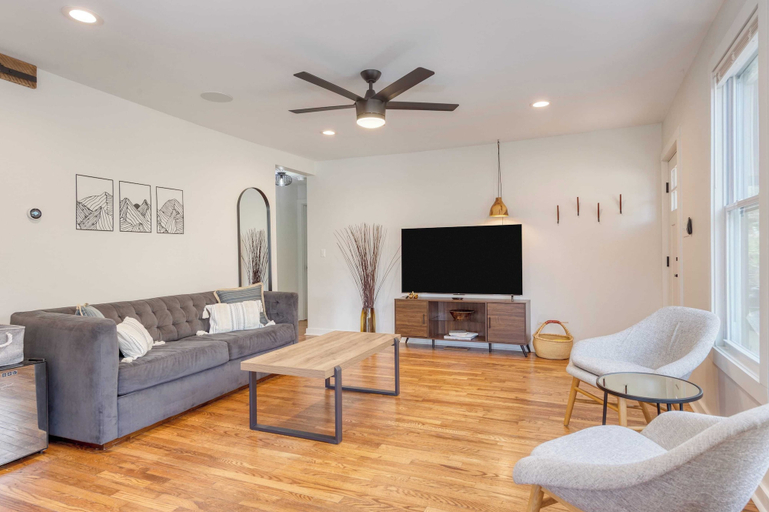 Others 5, Sage Lodge by Avantstay, Buncombe