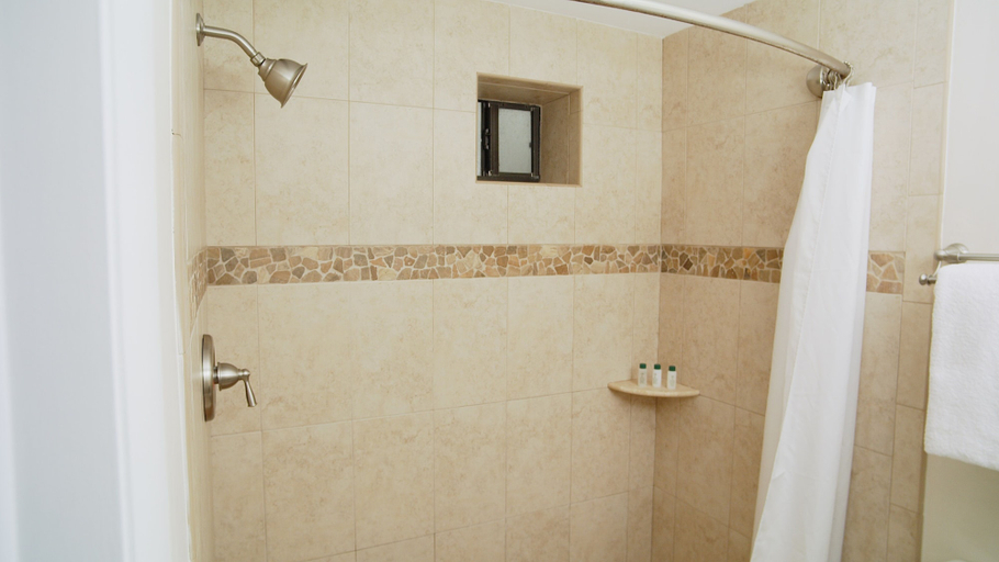 Bathroom 3, Coconut Palm Inn, Monroe