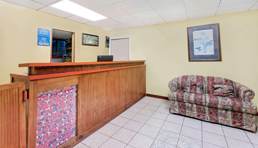 Public Area, Lincoln Way Inn, Franklin