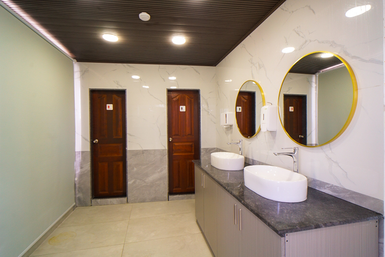 Bathroom, Hotel Flora Inn Male Maldives, Malé