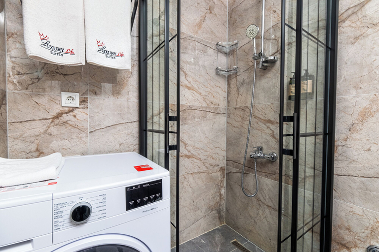 Bathroom 5, Luxury Life Suites, Bakırköy