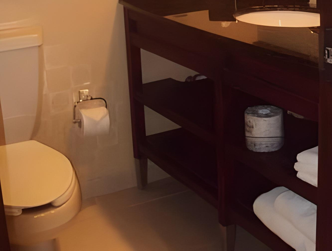 Bathroom 18