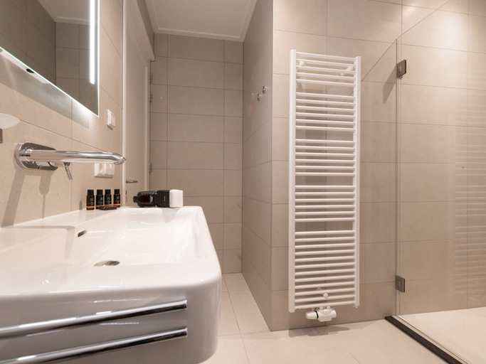 Bathroom 3, Chic Villa With a Fireplace at Tjeukemeer, Lemsterland