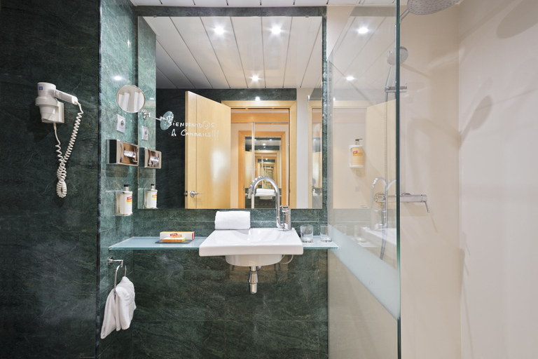 Bathroom 5, Sol Port Cambrils, Tarragona