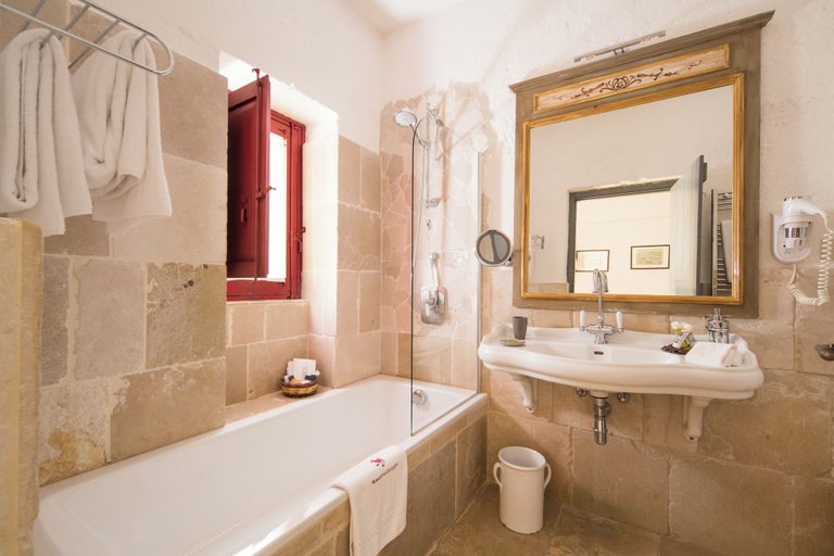 Bathroom 5, Masseria Torre Coccaro, Brindisi