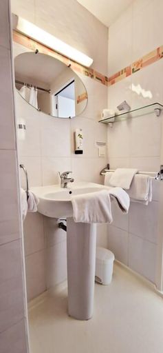 Bathroom 3, Brit Hotel Essentiel Pontivy Robic, Morbihan