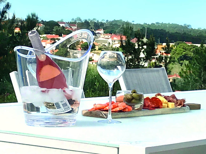 Food & Drinks, Villa in Foz do Arelho With Pool & Beach, Caldas da Rainha