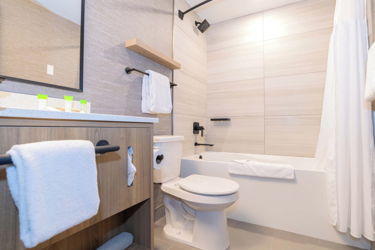 Bathroom 4, Sandman Hotel Quesnel, Cariboo