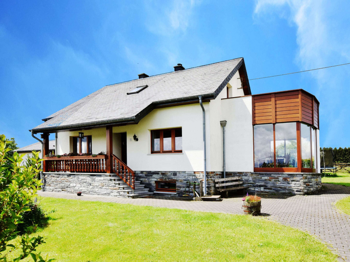 Exterior & Views, Modern Holiday Home in Schönberg with Hot Tub, Liège