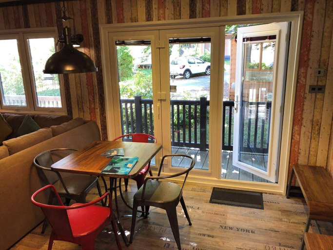 Interior 3, Pet Friendly Lodge - Sleeps 6, Hampshire