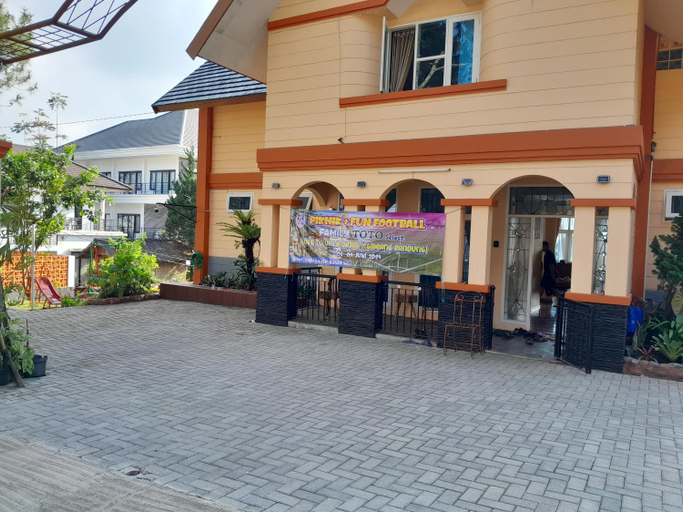 Exterior 8