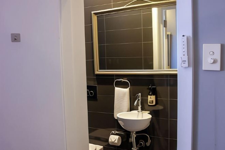 Bathroom 10