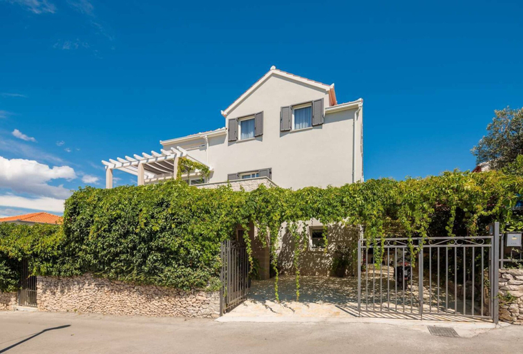 Exterior & Views 2, Apartment Oaza - Three Bedroom Apartment With Terrace and Sea View, Supetar