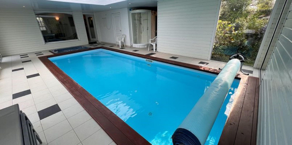 Pool 2, Pleasant Holiday Home With Garden, Morbihan