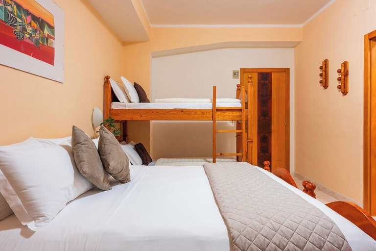 Bedroom 3, Hotel Iris, L'Aquila