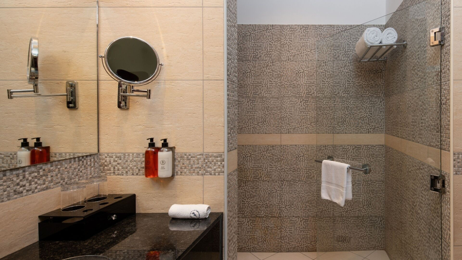 Bathroom 3, Peninsula Hotel Dar es Salaam, Kinondoni
