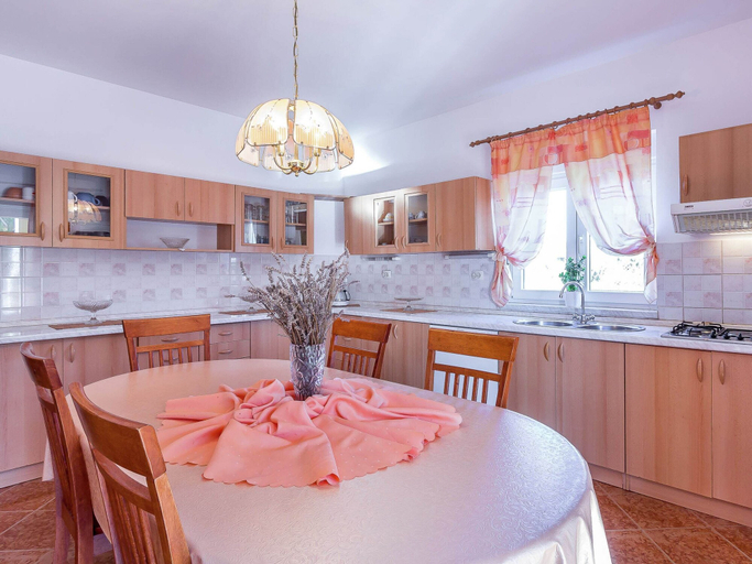 Private kitchen 3, Holiday House in Liznjan With Garden & BBQ, Ližnjan
