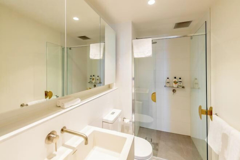 Bathroom 16