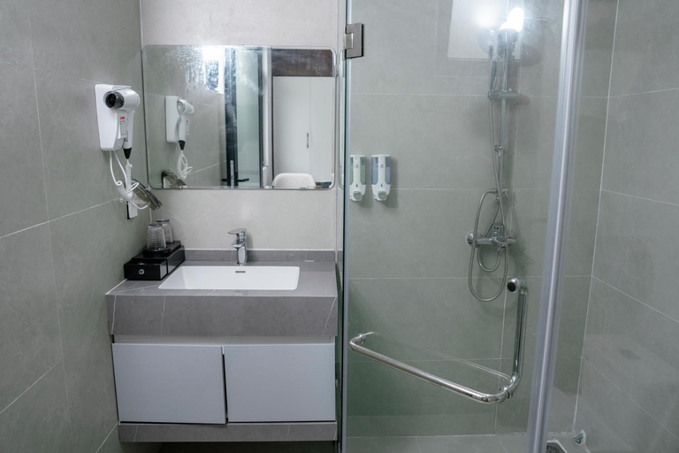 Bathroom 3, Charming Hill Hotel, Cát Hải