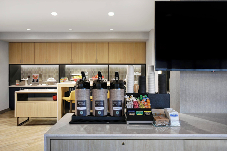 Food & Drinks 5, TownePlace Suites by Marriott Westport, Bristol