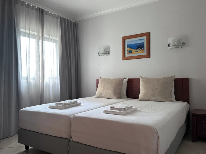 Room 4, Oceanview Bliss in Albufeira Retreat Over Oldtown, Albufeira