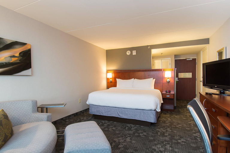 Bedroom 2, Courtyard by Marriott Columbia Downtown at USC, Richland