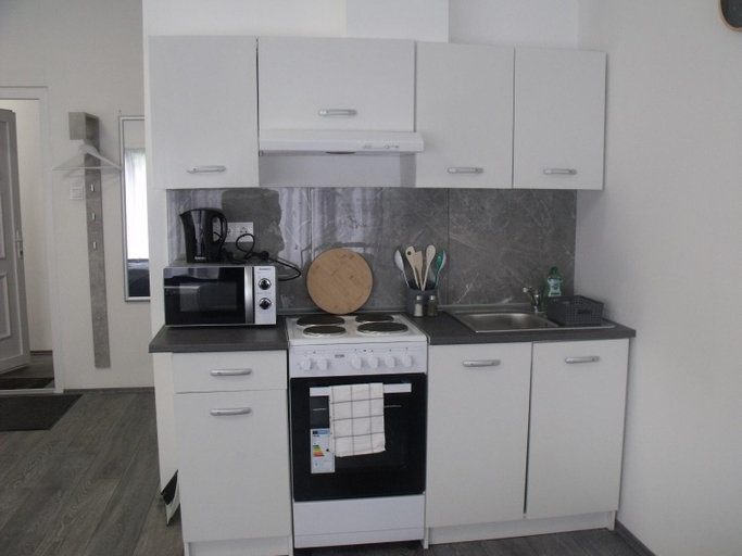 Others 4, Zold Nap Apartman, Miskolci