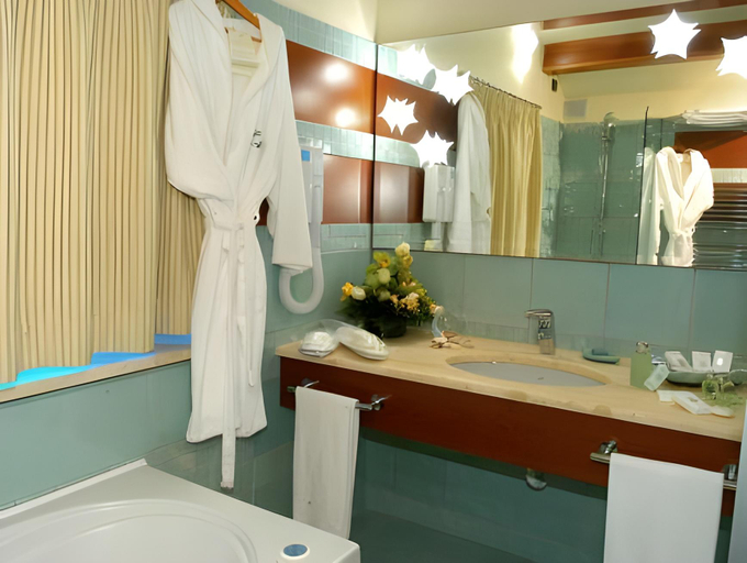Bathroom 7