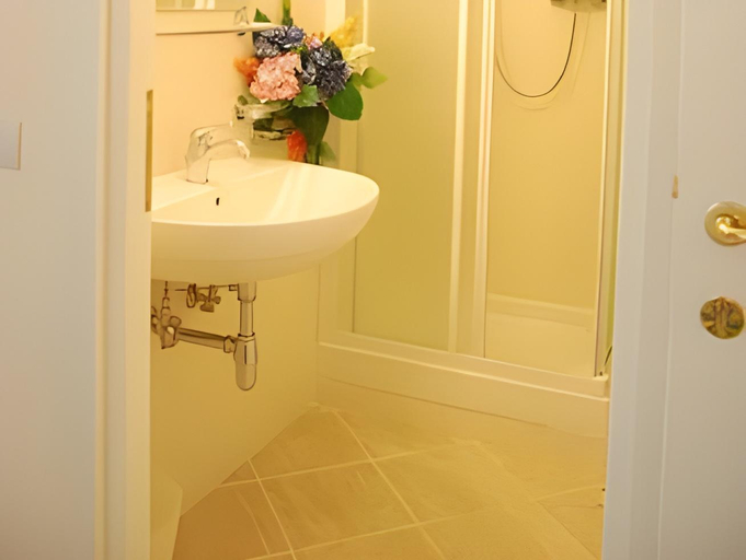 Bathroom 7