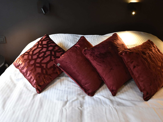 Room 5, Luxurious Apartment in Nieuwpoort with Hot Tub, West-Vlaanderen