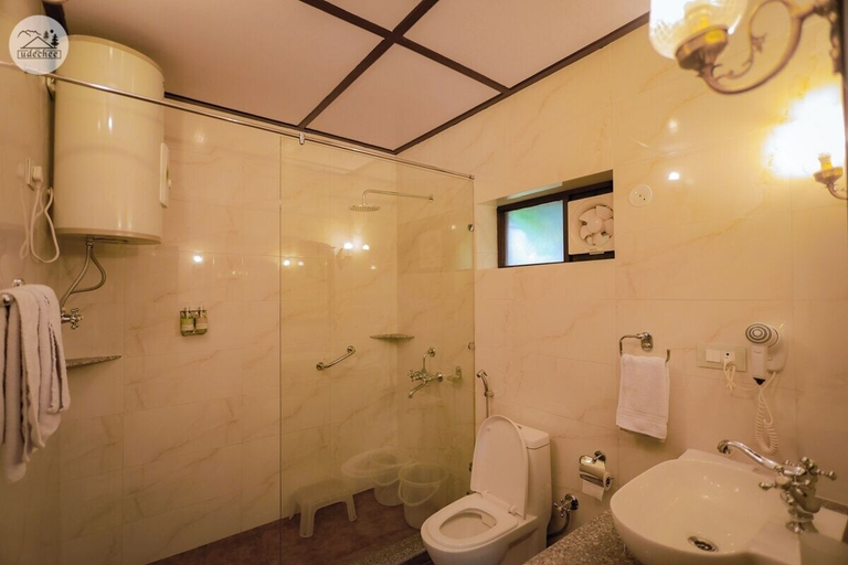 Bathroom 4, Udechee Huts Hotel, Kangra